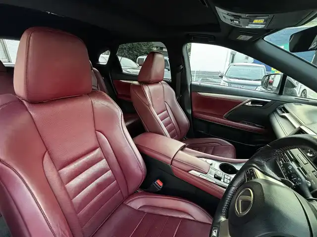 レクサス ＲＸ 450h Fスポーツ 熊本県 2018(平30)年 8.6万km ホワイトノーヴァガラスフレーク サンルーフ/純正ナビ/【フルセグTV/CD/DVD/Bluetooth】/パノラミックビューモニター/バックカメラ/レーダークルーズコントロール/衝突被害軽減ブレーキ/レーンキープアシスト/ヘッドアップディスプレイ/コーナーセンサー/赤革シート/パワーシート/シートヒーター/エアシート/純正20インチAW/置くだけ充電/電動パーキング/ビルトインETC2.0/オートLEDヘッドライト/ウィンカーミラー/プッシュスタート/ステアリングスイッチ/純正フロアマット/横滑り防止/盗難防止装置/取扱説明書