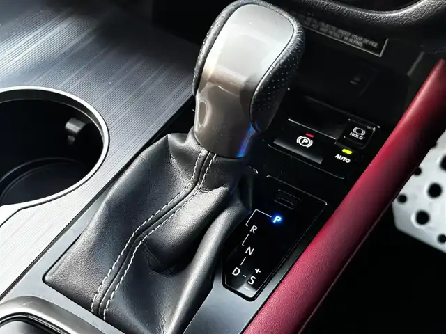 レクサス ＲＸ 450h Fスポーツ 熊本県 2018(平30)年 8.6万km ホワイトノーヴァガラスフレーク サンルーフ/純正ナビ/【フルセグTV/CD/DVD/Bluetooth】/パノラミックビューモニター/バックカメラ/レーダークルーズコントロール/衝突被害軽減ブレーキ/レーンキープアシスト/ヘッドアップディスプレイ/コーナーセンサー/赤革シート/パワーシート/シートヒーター/エアシート/純正20インチAW/置くだけ充電/電動パーキング/ビルトインETC2.0/オートLEDヘッドライト/ウィンカーミラー/プッシュスタート/ステアリングスイッチ/純正フロアマット/横滑り防止/盗難防止装置/取扱説明書