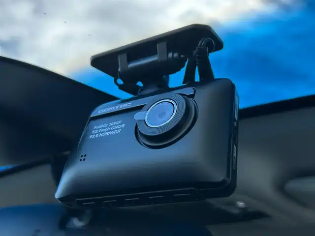 ホンダ オデッセイ ハイブリッド アブソルートセンシングEXパック 静岡県 2016(平28)年 7.4万km ホワイトオーキッドパール ホンダセンシング/1.衝突軽減ブレーキ/2.誤発進抑制機能/3.歩行者事故低減ステアリング/4.路外逸脱抑制機能/5.アダプティブクルーズコントロール/6.車線維持支援システム/7.先行車発進お知らせ機能/8.標識認識機能/9.後方誤発進抑制機能/10.近距離衝軽減ブレーキ/11.オートハイビーム/12.アダプティブドライビングビーム（車速可変照明角度）/13トラフィックジャムアシスト（渋滞運転支援機能）/純正8インチナビ/FM/AM/CD/DVD/Bluetooth/iPod/レーダークルーズコントロール/フリップダウンモニター/両側パワースライドドア/全周囲カメラ/ビルトインETC/前後ドラレコ/ハーフレザーシート/オットマン/ウォークスルー/オートライト