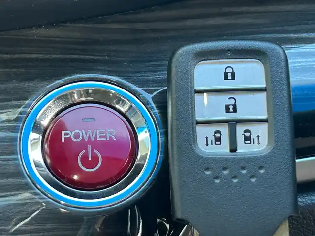 ホンダ オデッセイ ハイブリッド アブソルートセンシングEXパック 静岡県 2016(平28)年 7.4万km ホワイトオーキッドパール ホンダセンシング/1.衝突軽減ブレーキ/2.誤発進抑制機能/3.歩行者事故低減ステアリング/4.路外逸脱抑制機能/5.アダプティブクルーズコントロール/6.車線維持支援システム/7.先行車発進お知らせ機能/8.標識認識機能/9.後方誤発進抑制機能/10.近距離衝軽減ブレーキ/11.オートハイビーム/12.アダプティブドライビングビーム（車速可変照明角度）/13トラフィックジャムアシスト（渋滞運転支援機能）/純正8インチナビ/FM/AM/CD/DVD/Bluetooth/iPod/レーダークルーズコントロール/フリップダウンモニター/両側パワースライドドア/全周囲カメラ/ビルトインETC/前後ドラレコ/ハーフレザーシート/オットマン/ウォークスルー/オートライト