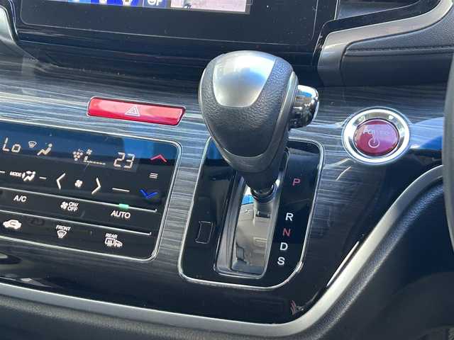 ホンダ オデッセイ ハイブリッド アブソルートセンシングEXパック 静岡県 2016(平28)年 7.4万km ホワイトオーキッドパール ホンダセンシング/1.衝突軽減ブレーキ/2.誤発進抑制機能/3.歩行者事故低減ステアリング/4.路外逸脱抑制機能/5.アダプティブクルーズコントロール/6.車線維持支援システム/7.先行車発進お知らせ機能/8.標識認識機能/9.後方誤発進抑制機能/10.近距離衝軽減ブレーキ/11.オートハイビーム/12.アダプティブドライビングビーム（車速可変照明角度）/13トラフィックジャムアシスト（渋滞運転支援機能）/純正8インチナビ/FM/AM/CD/DVD/Bluetooth/iPod/レーダークルーズコントロール/フリップダウンモニター/両側パワースライドドア/全周囲カメラ/ビルトインETC/前後ドラレコ/ハーフレザーシート/オットマン/ウォークスルー/オートライト