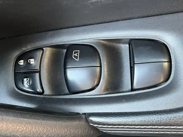 日産 エクストレイル 20Xt ブラックエクストリーマーX エマB 栃木県 2016(平28)年 10.4万km ダイヤモンドブラック (株)IDOMが運営する【じしゃロン宇都宮店】の自社ローン対象車両になります。こちらは現金ご利用時の価格です。自社ローンご希望の方は別途その旨お申付け下さい。/純正ナビ/アラウンドビューモニター/ＴＶ/ビルトインＥＴＣ/ルーフレール/４ＷＤ/スマートキー/スペアキー/クルーズコントロール/ハーフレザーシート/シートヒーター/パワーバックドア/LEDヘッドライト