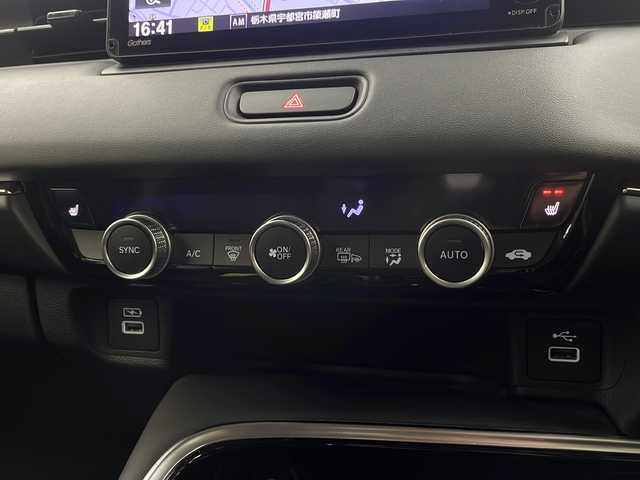 ホンダ ヴェゼル ハイブリッド e:HEV Z 栃木県 2021(令3)年 2.5万km クリスタルブラックパール 純正ナビ/（BT/CD/DVD/フルセグ/AM/FM）/バックカメラ/ホンダセンシング/衝突軽減システム/車線逸脱抑制機能/ブラインドスポットモニター/クリアランナソー/横滑り防止/レーダークルーズコントロール/先行車発進お知らせ/標識認識機能/ETC/ドライブレコーダー/前席シートヒーター/ステアリングヒーター/純正フロアマット/純正アルミホイール１８インチ/ISOFIX/プッシュスタート/スマートキー