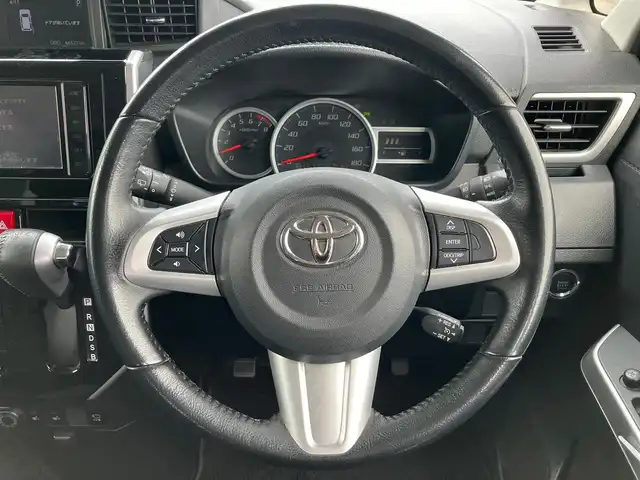 トヨタ ルーミー カスタムG 静岡県 2020(令2)年 4.5万km パールホワイトⅢ エンジンスタートボタン/スマートキー/スペアキー１本/パワーステアリング/パワーウィンドウ/オートエアコン/オートライト/オートマチックハイビーム/LEDヘッドライト/クルーズコントロール有/純正ETC2.0/純正フロアマット/純正アルミホイール/純正SDナビ（CD、DVD、BT、フルセグ）/コーナーセンサー前後/全方位カメラ/横滑り防止装置/衝突軽減システム/Wエアバック/D+N席シートヒーター/両側パワースライドドア/アイドリングスストップ/取扱説明書