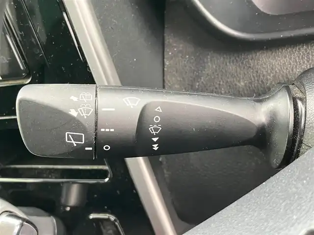 トヨタ ルーミー カスタムG 静岡県 2020(令2)年 4.5万km パールホワイトⅢ エンジンスタートボタン/スマートキー/スペアキー１本/パワーステアリング/パワーウィンドウ/オートエアコン/オートライト/オートマチックハイビーム/LEDヘッドライト/クルーズコントロール有/純正ETC2.0/純正フロアマット/純正アルミホイール/純正SDナビ（CD、DVD、BT、フルセグ）/コーナーセンサー前後/全方位カメラ/横滑り防止装置/衝突軽減システム/Wエアバック/D+N席シートヒーター/両側パワースライドドア/アイドリングスストップ/取扱説明書