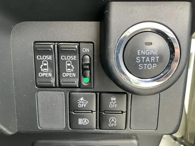 トヨタ ルーミー カスタムG 静岡県 2020(令2)年 4.5万km パールホワイトⅢ エンジンスタートボタン/スマートキー/スペアキー１本/パワーステアリング/パワーウィンドウ/オートエアコン/オートライト/オートマチックハイビーム/LEDヘッドライト/クルーズコントロール有/純正ETC2.0/純正フロアマット/純正アルミホイール/純正SDナビ（CD、DVD、BT、フルセグ）/コーナーセンサー前後/全方位カメラ/横滑り防止装置/衝突軽減システム/Wエアバック/D+N席シートヒーター/両側パワースライドドア/アイドリングスストップ/取扱説明書