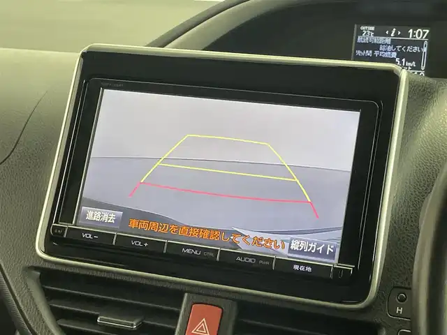 トヨタ ヴォクシー ZS 煌 埼玉県 2015(平27)年 6.4万km ブラッキッシュアゲハガラスフレーク 純正9インチSDナビ　NSZT-Y64T/(AM/FM/CD/DVD/TV/BT)/フリップダウンモニター V11T-R62C/両側パワースライドドア/バックカメラ/オートライト/LEDヘッドライト/ビルドインETC/プッシュスタート/スマートキー/純正16インチアルミホイール/純正フロアマット/ウォークスルー/ドアバイザー/電格ミラー