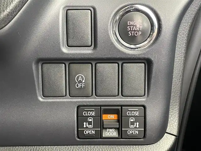 トヨタ ヴォクシー ZS 煌 埼玉県 2015(平27)年 6.4万km ブラッキッシュアゲハガラスフレーク 純正9インチSDナビ　NSZT-Y64T/(AM/FM/CD/DVD/TV/BT)/フリップダウンモニター V11T-R62C/両側パワースライドドア/バックカメラ/オートライト/LEDヘッドライト/ビルドインETC/プッシュスタート/スマートキー/純正16インチアルミホイール/純正フロアマット/ウォークスルー/ドアバイザー/電格ミラー