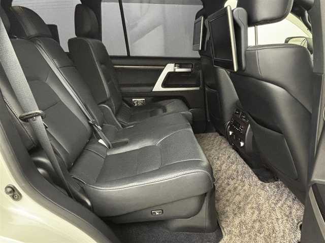 トヨタ ランドクルーザー ZX 福岡県 2015(平27)年 5.5万km ホワイトパールクリスタルシャイン サンルーフ　/純正ナビ　/リアエンターテイメントシステム/全方位カメラ　/ビルトインＥＴＣ２．０　/３６０°ドラレコ　/コーナーセンサー　/衝突軽減　/レーンキープ　/ＢＳＭ　/シートヒーター／ベンチレーション　/ステアリングヒーター/MTモード付き/トランスファースイッチ/車高切りかえスイッチ　/本革シート