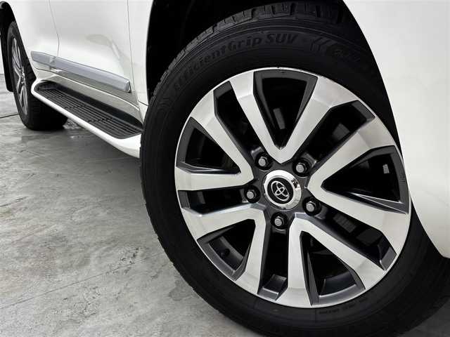 トヨタ ランドクルーザー ZX 福岡県 2015(平27)年 5.5万km ホワイトパールクリスタルシャイン サンルーフ　/純正ナビ　/リアエンターテイメントシステム/全方位カメラ　/ビルトインＥＴＣ２．０　/３６０°ドラレコ　/コーナーセンサー　/衝突軽減　/レーンキープ　/ＢＳＭ　/シートヒーター／ベンチレーション　/ステアリングヒーター/MTモード付き/トランスファースイッチ/車高切りかえスイッチ　/本革シート