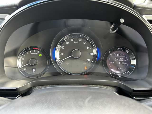 ホンダ シャトル G 鳥取県 2018(平30)年 4.2万km プラチナホワイトパール ４・W・D/純正ナビ/フルセグ/DVD/CD/BT/バックカメラ/コンフォートビューパッケージ/ビルトインETC/前方ドライブレコーダー/LEDヘットライト/フォグライト/社外15インチアルミホイール/プッシュエンジンスタート/アイドリングストップ/フロアマット