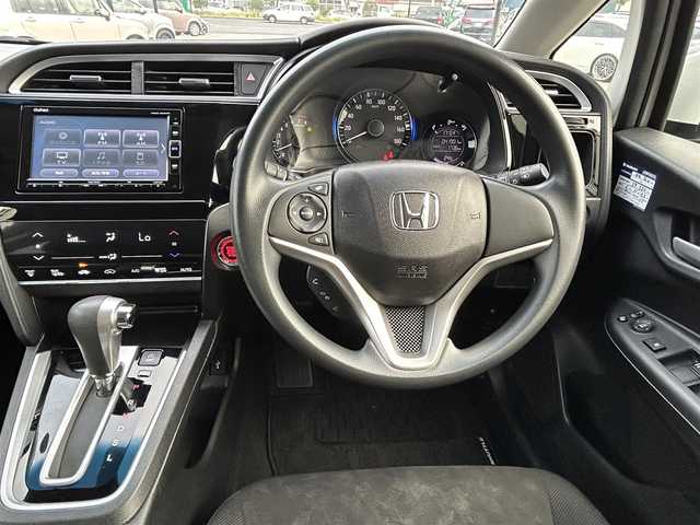 ホンダ シャトル G 鳥取県 2018(平30)年 4.2万km プラチナホワイトパール ４・W・D/純正ナビ/フルセグ/DVD/CD/BT/バックカメラ/コンフォートビューパッケージ/ビルトインETC/前方ドライブレコーダー/LEDヘットライト/フォグライト/社外15インチアルミホイール/プッシュエンジンスタート/アイドリングストップ/フロアマット