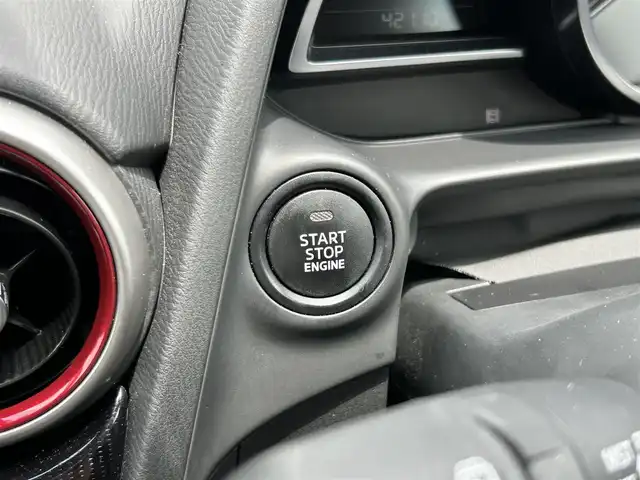 マツダ マツダ２ 15S ブラックトーンED 群馬県 2021(令3)年 4.3万km スノーフレイクホワイトパールマイカ スマートブレーキサポート/ディスプレイオーディオ/（CD/DVD/AUX/USB/BT）/全方位カメラ/フルセグTV/ETC2.0/レーダークルコン/前後コーナーセンサー/LEDヘッドライト/BSM/HUD/プッシュスタート/アイドリングストップ/純正フロアマット/純正AW/ステアリングスイッチ/ドアバイザー/保証書