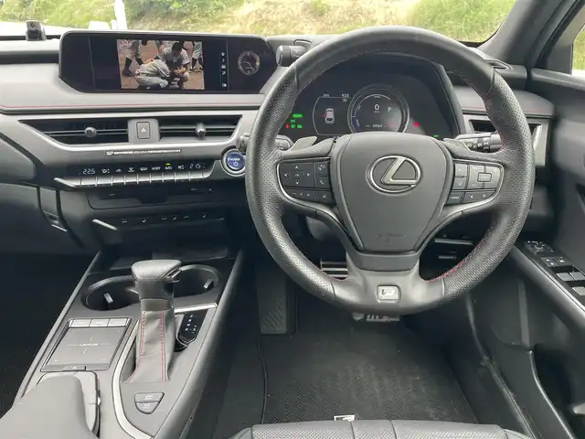 レクサス ＵＸ 250h Fスポーツ 富山県 2019(平31)年 3.4万km ソニックチタニウム 〇4WD/〇純正10.3インチナビ/〇フルセグTV/〇ハンズフリーパワーバックドア/〇バックカメラ/〇ビルトインETC2.0/〇ドライブレコーダー/〇全車速追従機能付レーダークルーズコントロール/〇コーナーセンサー/〇セーフティシステム＋/〇ブラインドスポットモニター/〇LEDヘッドランプ/〇LEDフロントフォグランプ/〇オートライト/〇オートマチックハイビーム/〇革巻きステアリング/〇ステアリングヒーター/〇パドルシフト/〇合皮シート/〇シートヒーター/パワーシート/〇スマートエントリー/〇スマートキー/カードキー/〇プッシュスタート/〇純正18インチアルミホイール/〇リアバンパー/〇禁煙車