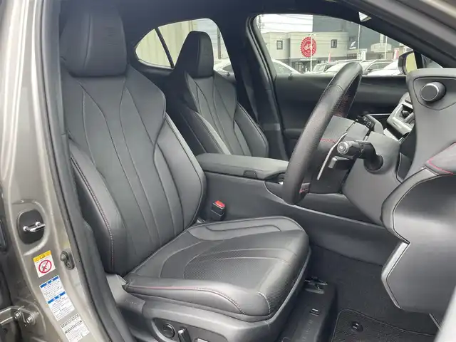 レクサス ＵＸ 250h Fスポーツ 富山県 2019(平31)年 3.4万km ソニックチタニウム 〇4WD/〇純正10.3インチナビ/〇フルセグTV/〇ハンズフリーパワーバックドア/〇バックカメラ/〇ビルトインETC2.0/〇ドライブレコーダー/〇全車速追従機能付レーダークルーズコントロール/〇コーナーセンサー/〇セーフティシステム＋/〇ブラインドスポットモニター/〇LEDヘッドランプ/〇LEDフロントフォグランプ/〇オートライト/〇オートマチックハイビーム/〇革巻きステアリング/〇ステアリングヒーター/〇パドルシフト/〇合皮シート/〇シートヒーター/パワーシート/〇スマートエントリー/〇スマートキー/カードキー/〇プッシュスタート/〇純正18インチアルミホイール/〇リアバンパー/〇禁煙車