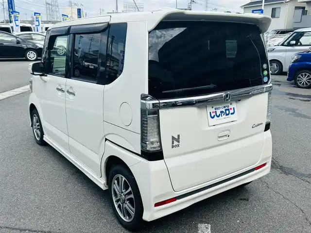 ホンダ Ｎ ＢＯＸ カスタム G Lパッケージ 岡山県 2015(平27)年 10.1万km プレミアムホワイトパールⅡ (株)IDOMが運営する【じしゃロン岡山店】の自社ローン専用車両です。こちらは現金またはオートローンご利用時の価格です。 自社ローンご希望の方は別途その旨お申し付け下さい/・社外ナビゲーション/・バックカメラ/・片側電動スライドドア/・ＥＴＣ