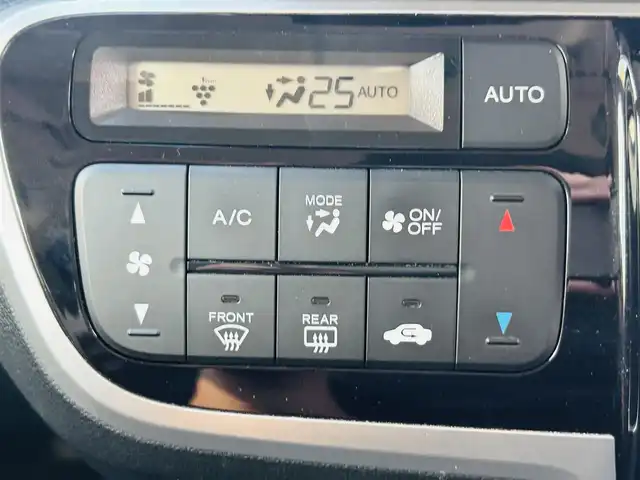 ホンダ Ｎ ＢＯＸ カスタム G Lパッケージ 岡山県 2015(平27)年 10.1万km プレミアムホワイトパールⅡ (株)IDOMが運営する【じしゃロン岡山店】の自社ローン専用車両です。こちらは現金またはオートローンご利用時の価格です。 自社ローンご希望の方は別途その旨お申し付け下さい/・社外ナビゲーション/・バックカメラ/・片側電動スライドドア/・ＥＴＣ