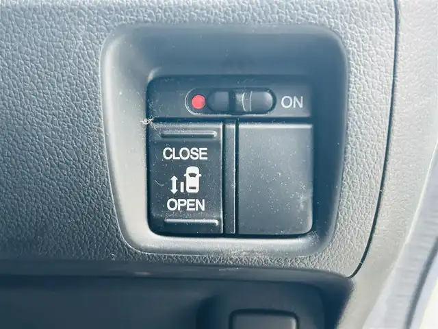 ホンダ Ｎ ＢＯＸ カスタム G Lパッケージ 岡山県 2015(平27)年 10.1万km プレミアムホワイトパールⅡ (株)IDOMが運営する【じしゃロン岡山店】の自社ローン専用車両です。こちらは現金またはオートローンご利用時の価格です。 自社ローンご希望の方は別途その旨お申し付け下さい/・社外ナビゲーション/・バックカメラ/・片側電動スライドドア/・ＥＴＣ