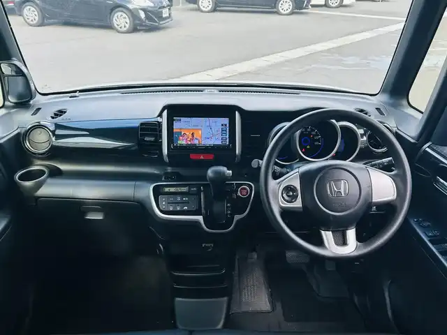 ホンダ Ｎ ＢＯＸ カスタム G Lパッケージ 岡山県 2015(平27)年 10.1万km プレミアムホワイトパールⅡ (株)IDOMが運営する【じしゃロン岡山店】の自社ローン専用車両です。こちらは現金またはオートローンご利用時の価格です。 自社ローンご希望の方は別途その旨お申し付け下さい/・社外ナビゲーション/・バックカメラ/・片側電動スライドドア/・ＥＴＣ