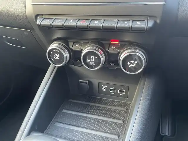 ルノー ルノー キャプチャー インテンス テックパック 栃木県 2021(令3)年 2.8万km 黒 AppleCarPlay/黒レザーシート /パワーシート /シートヒーター /ACC/レーンキープアシスト/ブラインドスポット /パドルシフト/BOSEサウンド/オートライト/LEDヘッドライト/アクティブセーフブレーキ/アンビエントライト /パーキングセンサー