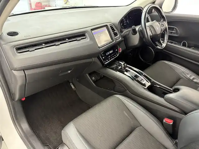 ホンダ ヴェゼル ハイブリッド Z ホンダセンシング 滋賀県 2020(令2)年 6.7万km プラチナホワイトパール 純正8インチナビ/(Bluetooth/CD/DVD/USB/フルセグTV)/バックカメラ/レーダークルーズコントロール/ETC/ステアリングスイッチ/シートヒーター/ハーフレザーシート/純正１７インチアルミホイール/オートライト/LEDヘッドライト/スマートキー