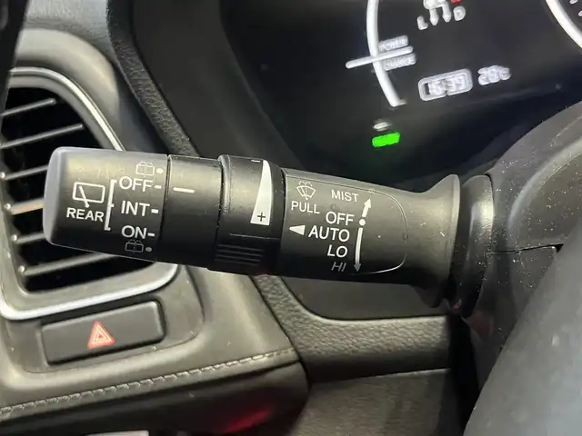 ホンダ ヴェゼル ハイブリッド Z ホンダセンシング 滋賀県 2020(令2)年 6.7万km プラチナホワイトパール 純正8インチナビ/(Bluetooth/CD/DVD/USB/フルセグTV)/バックカメラ/レーダークルーズコントロール/ETC/ステアリングスイッチ/シートヒーター/ハーフレザーシート/純正１７インチアルミホイール/オートライト/LEDヘッドライト/スマートキー