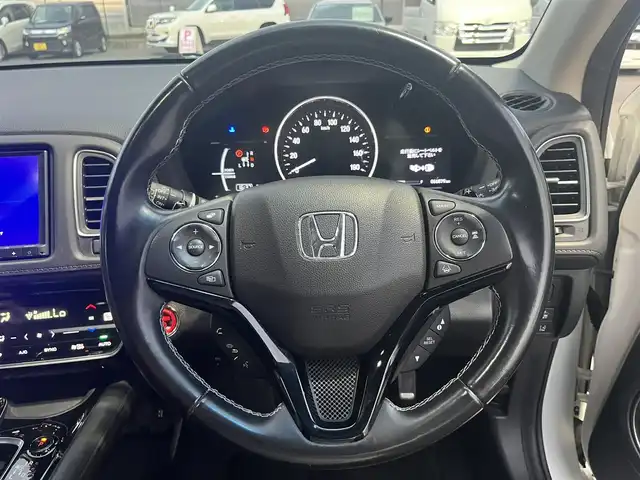 ホンダ ヴェゼル ハイブリッド Z ホンダセンシング 滋賀県 2020(令2)年 6.7万km プラチナホワイトパール 純正8インチナビ/(Bluetooth/CD/DVD/USB/フルセグTV)/バックカメラ/レーダークルーズコントロール/ETC/ステアリングスイッチ/シートヒーター/ハーフレザーシート/純正１７インチアルミホイール/オートライト/LEDヘッドライト/スマートキー