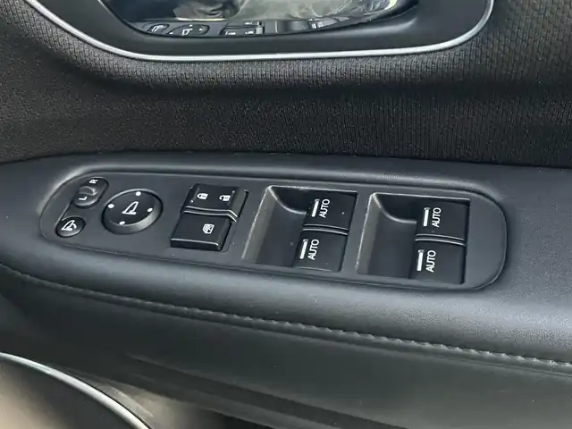 ホンダ ヴェゼル ハイブリッド Z ホンダセンシング 滋賀県 2020(令2)年 6.7万km プラチナホワイトパール 純正8インチナビ/(Bluetooth/CD/DVD/USB/フルセグTV)/バックカメラ/レーダークルーズコントロール/ETC/ステアリングスイッチ/シートヒーター/ハーフレザーシート/純正１７インチアルミホイール/オートライト/LEDヘッドライト/スマートキー