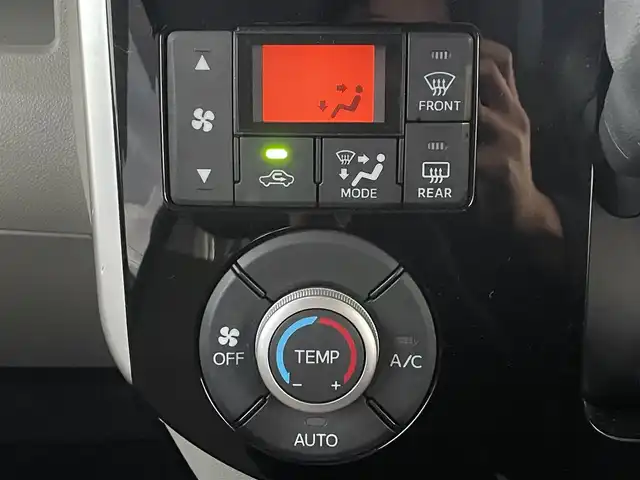 ダイハツ タント X SA Ⅲ 滋賀県 2017(平29)年 6.2万km ブラックマイカメタリック 純正ナビ/(Bluetooth/フルセグ/CD/DVD)/スマートアシストIII/・衝突軽減ブレーキ/・先行車発進告知/・レーンキープアシスト/・Autoハイビーム/LEDオートライト/片側電動スライドドア/アイドリングストップ/D席シートヒーター/バックカメラ/純正フロアマット/ドアバイザー/ETC/USB