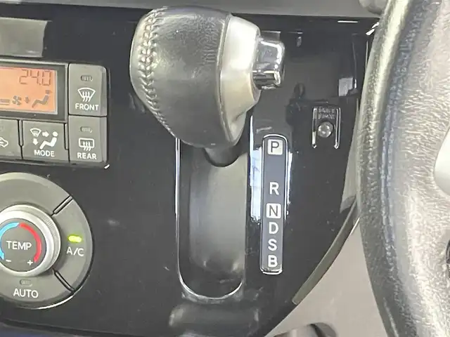 ダイハツ ウェイク G ターボ SA Ⅱ 千葉県 2017(平29)年 9.5万km ブラックマイカメタリック 禁煙車/ターボ車/純正８型ナビ（NSZN-W65DB）/AM＆FM＆Bluetooth＆フルセグTV＆CD＆DVD/スマートアシスト/両側電動スライドドア　/ＥＴＣ　/ＨＤＭＩポート　/社外後席モニター　/アイドリングストップ　/リアコーナーセンサー/電動格納サイドミラー　/ＬＥＤヘッドライト（オートライト）/フォグランプ　/純正フロアマット/ドアバイザー/リアサンシェード/バックカメラ/ウィンカーミラー/プッシュスタート