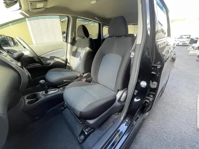 日産 ノート X エアロスタイル 滋賀県 2015(平27)年 7万km スーパーブラック 社外ナビ/（CD/DVD/フルセグTV）/前方ドライブレコーダー/純正フルエアロ/ＬＥＤヘッドライト/電動格納ミラー/レーンキープアシスト/スマートキー/ＥＴＣ/衝突軽減システム/純正フロアマット/純正アルミホイール