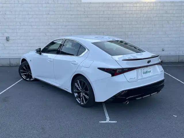 レクサス ＩＳ 300h Fスポーツ 静岡県 2021(令3)年 7万km ホワイトノーヴァガラスフレーク ワンオーナー/純正ナビ/・フルセグTV/・Bluetooth接続/・DVD再生/・USB入力端子/レーダークルーズコントロール/BSM/PKSA/PKSB/プリクラッシュセーフティー/電動パーキングブレーキ/オートブレーキホールド/バックカメラ/前席パワーシート/前席シートヒーター/ステアリングヒーター/ビルトインETC2.0/ドラレコ/LEDオートライト/オートハイビーム/純正19インチアルミホイール/取扱説明書/保証書