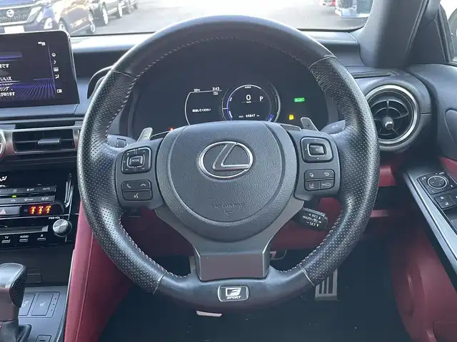 レクサス ＩＳ 300h Fスポーツ 静岡県 2021(令3)年 7万km ホワイトノーヴァガラスフレーク ワンオーナー/純正ナビ/・フルセグTV/・Bluetooth接続/・DVD再生/・USB入力端子/レーダークルーズコントロール/BSM/PKSA/PKSB/プリクラッシュセーフティー/電動パーキングブレーキ/オートブレーキホールド/バックカメラ/前席パワーシート/前席シートヒーター/ステアリングヒーター/ビルトインETC2.0/ドラレコ/LEDオートライト/オートハイビーム/純正19インチアルミホイール/取扱説明書/保証書