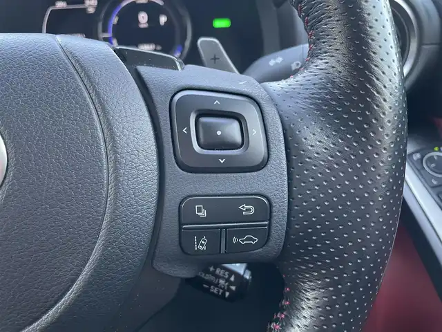 レクサス ＩＳ 300h Fスポーツ 静岡県 2021(令3)年 7万km ホワイトノーヴァガラスフレーク ワンオーナー/純正ナビ/・フルセグTV/・Bluetooth接続/・DVD再生/・USB入力端子/レーダークルーズコントロール/BSM/PKSA/PKSB/プリクラッシュセーフティー/電動パーキングブレーキ/オートブレーキホールド/バックカメラ/前席パワーシート/前席シートヒーター/ステアリングヒーター/ビルトインETC2.0/ドラレコ/LEDオートライト/オートハイビーム/純正19インチアルミホイール/取扱説明書/保証書