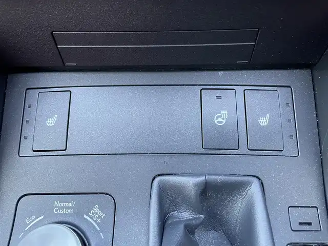 レクサス ＩＳ 300h Fスポーツ 静岡県 2021(令3)年 7万km ホワイトノーヴァガラスフレーク ワンオーナー/純正ナビ/・フルセグTV/・Bluetooth接続/・DVD再生/・USB入力端子/レーダークルーズコントロール/BSM/PKSA/PKSB/プリクラッシュセーフティー/電動パーキングブレーキ/オートブレーキホールド/バックカメラ/前席パワーシート/前席シートヒーター/ステアリングヒーター/ビルトインETC2.0/ドラレコ/LEDオートライト/オートハイビーム/純正19インチアルミホイール/取扱説明書/保証書