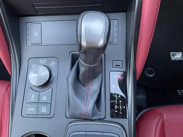 レクサス ＩＳ 300h Fスポーツ 静岡県 2021(令3)年 7万km ホワイトノーヴァガラスフレーク ワンオーナー/純正ナビ/・フルセグTV/・Bluetooth接続/・DVD再生/・USB入力端子/レーダークルーズコントロール/BSM/PKSA/PKSB/プリクラッシュセーフティー/電動パーキングブレーキ/オートブレーキホールド/バックカメラ/前席パワーシート/前席シートヒーター/ステアリングヒーター/ビルトインETC2.0/ドラレコ/LEDオートライト/オートハイビーム/純正19インチアルミホイール/取扱説明書/保証書