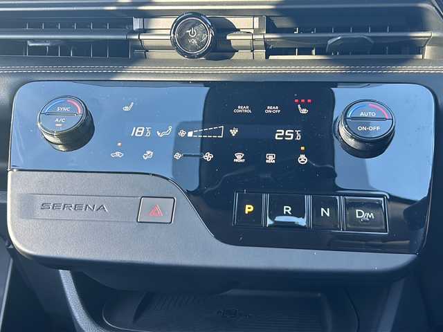 日産 セレナ ハイウェイスター V 山形県 2023(令5)年 2.7万km プリズムホワイト 禁煙車/４WD/プロパイロット/ブラインドスポットモニター/横滑り防止装置/レーンキープアシスト/全方位カメラ/デジタルインナーミラー/オートマチックハイビーム/純正ナビ/（Bluetooth/フルセグ/AM/FM/AppleCarPlay)/フリップダウンモニター/置くだけ充電/アイドリングストップ/ステアリングスイッチ/パドルシフト/ステアリングヒーター/両側パワースライドドア/前席・２列目シートヒーター/ETC2.0/電動格納ミラー/ドアバイザー/純正アルミホイール