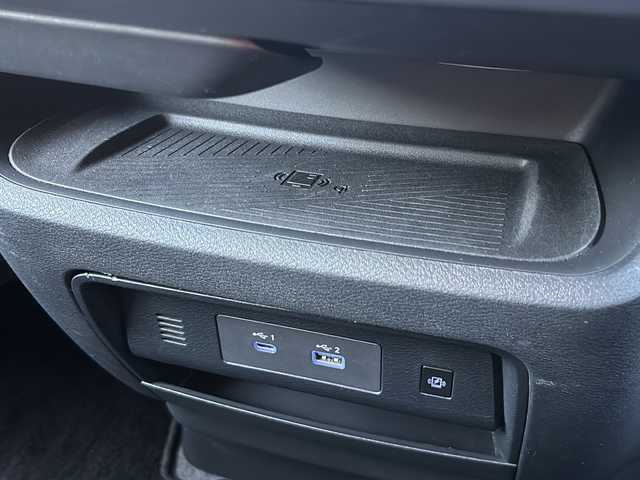 日産 セレナ ハイウェイスター V 山形県 2023(令5)年 2.7万km プリズムホワイト 禁煙車/４WD/プロパイロット/ブラインドスポットモニター/横滑り防止装置/レーンキープアシスト/全方位カメラ/デジタルインナーミラー/オートマチックハイビーム/純正ナビ/（Bluetooth/フルセグ/AM/FM/AppleCarPlay)/フリップダウンモニター/置くだけ充電/アイドリングストップ/ステアリングスイッチ/パドルシフト/ステアリングヒーター/両側パワースライドドア/前席・２列目シートヒーター/ETC2.0/電動格納ミラー/ドアバイザー/純正アルミホイール