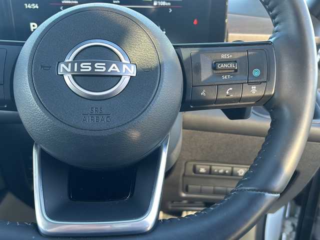 日産 セレナ ハイウェイスター V 山形県 2023(令5)年 2.7万km プリズムホワイト 禁煙車/４WD/プロパイロット/ブラインドスポットモニター/横滑り防止装置/レーンキープアシスト/全方位カメラ/デジタルインナーミラー/オートマチックハイビーム/純正ナビ/（Bluetooth/フルセグ/AM/FM/AppleCarPlay)/フリップダウンモニター/置くだけ充電/アイドリングストップ/ステアリングスイッチ/パドルシフト/ステアリングヒーター/両側パワースライドドア/前席・２列目シートヒーター/ETC2.0/電動格納ミラー/ドアバイザー/純正アルミホイール