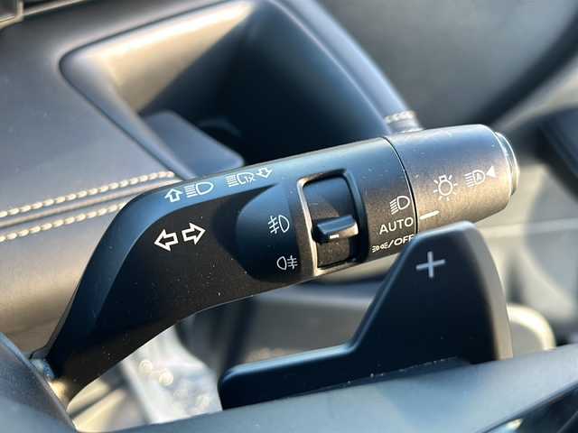 日産 セレナ ハイウェイスター V 山形県 2023(令5)年 2.7万km プリズムホワイト 禁煙車/４WD/プロパイロット/ブラインドスポットモニター/横滑り防止装置/レーンキープアシスト/全方位カメラ/デジタルインナーミラー/オートマチックハイビーム/純正ナビ/（Bluetooth/フルセグ/AM/FM/AppleCarPlay)/フリップダウンモニター/置くだけ充電/アイドリングストップ/ステアリングスイッチ/パドルシフト/ステアリングヒーター/両側パワースライドドア/前席・２列目シートヒーター/ETC2.0/電動格納ミラー/ドアバイザー/純正アルミホイール