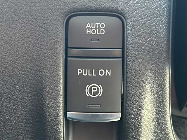 日産 セレナ ハイウェイスター V 山形県 2023(令5)年 2.7万km プリズムホワイト 禁煙車/４WD/プロパイロット/ブラインドスポットモニター/横滑り防止装置/レーンキープアシスト/全方位カメラ/デジタルインナーミラー/オートマチックハイビーム/純正ナビ/（Bluetooth/フルセグ/AM/FM/AppleCarPlay)/フリップダウンモニター/置くだけ充電/アイドリングストップ/ステアリングスイッチ/パドルシフト/ステアリングヒーター/両側パワースライドドア/前席・２列目シートヒーター/ETC2.0/電動格納ミラー/ドアバイザー/純正アルミホイール