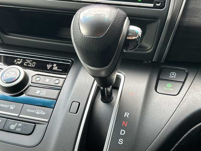 ホンダ フリード G 広島県 2023(令5)年 1.7万km トワイライトミストブラックパール 禁煙車/ホンダセンシング/・衝突軽減ブレーキ/・路外逸脱抑制機能/・車線維持支援システム/・アダプティブクルーズコントロール/・歩行者事故低減ステアリング/・誤発進抑制機能/・後方誤発進抑制機能/・標識認識機能/・先行者発進お知らせ機能/Sパッケージ/・ＬＥＤアダプティブコーナリングライト/・本革巻ステアリングホイール/・コンビシート/・純正15インチアルミホイール/純正9インチナビ/Bluetooth/CD/DVD/SD/USB/Apple CarPlay/バックカメラ/フルセグテレビ/シートヒーター/コーナーセンサー/ビルトインETC2.0/アイドリングストップ/LEDオートライト/ヘッドライトオートレベライザー/タイヤアングルガイド/ウォークスルー/ワイパーデアイサ―/ステアリングスイッチ/純正フロアマット/純正ドアバイザー/ドライブレコーダー【ADR-300S】/スマートキー/スペアキー/プッシュスタート