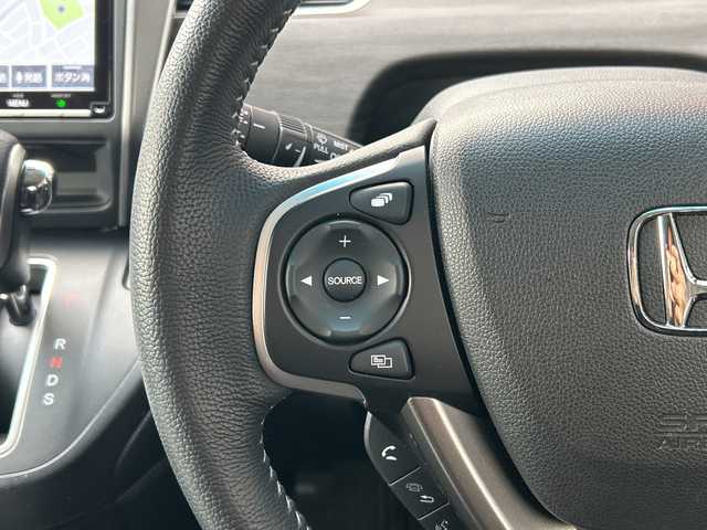 ホンダ フリード G 広島県 2023(令5)年 1.7万km トワイライトミストブラックパール 禁煙車/ホンダセンシング/・衝突軽減ブレーキ/・路外逸脱抑制機能/・車線維持支援システム/・アダプティブクルーズコントロール/・歩行者事故低減ステアリング/・誤発進抑制機能/・後方誤発進抑制機能/・標識認識機能/・先行者発進お知らせ機能/Sパッケージ/・ＬＥＤアダプティブコーナリングライト/・本革巻ステアリングホイール/・コンビシート/・純正15インチアルミホイール/純正9インチナビ/Bluetooth/CD/DVD/SD/USB/Apple CarPlay/バックカメラ/フルセグテレビ/シートヒーター/コーナーセンサー/ビルトインETC2.0/アイドリングストップ/LEDオートライト/ヘッドライトオートレベライザー/タイヤアングルガイド/ウォークスルー/ワイパーデアイサ―/ステアリングスイッチ/純正フロアマット/純正ドアバイザー/ドライブレコーダー【ADR-300S】/スマートキー/スペアキー/プッシュスタート