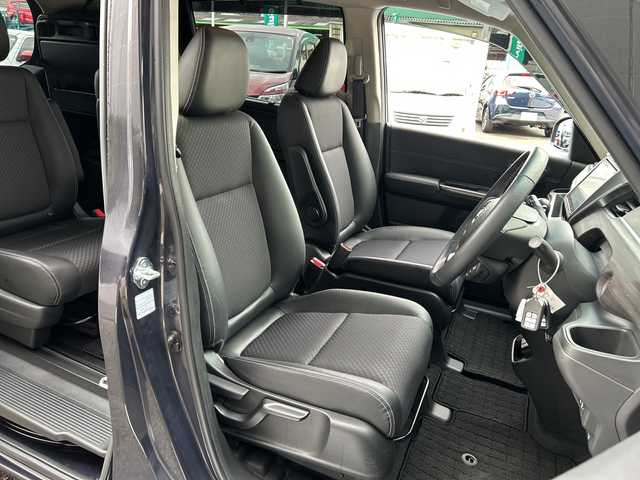 ホンダ フリード G 広島県 2023(令5)年 1.7万km トワイライトミストブラックパール 禁煙車/ホンダセンシング/・衝突軽減ブレーキ/・路外逸脱抑制機能/・車線維持支援システム/・アダプティブクルーズコントロール/・歩行者事故低減ステアリング/・誤発進抑制機能/・後方誤発進抑制機能/・標識認識機能/・先行者発進お知らせ機能/Sパッケージ/・ＬＥＤアダプティブコーナリングライト/・本革巻ステアリングホイール/・コンビシート/・純正15インチアルミホイール/純正9インチナビ/Bluetooth/CD/DVD/SD/USB/Apple CarPlay/バックカメラ/フルセグテレビ/シートヒーター/コーナーセンサー/ビルトインETC2.0/アイドリングストップ/LEDオートライト/ヘッドライトオートレベライザー/タイヤアングルガイド/ウォークスルー/ワイパーデアイサ―/ステアリングスイッチ/純正フロアマット/純正ドアバイザー/ドライブレコーダー【ADR-300S】/スマートキー/スペアキー/プッシュスタート