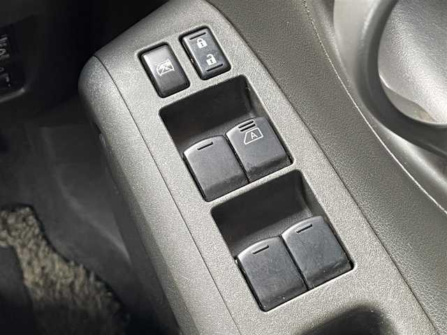 日産 キューブ 15X FOUR Mセレクション 道南・函館 2010(平22)年 5.3万km ホワイトパール ・純正SDナビ/・ワンセグTV/・Bluetooth接続/・純正AW付ノーマルタイヤ積込/・純正エンジンスターター/・フロントフォグランプ/・スマートキー/・エンジンプッシュスタート/・スペアキー