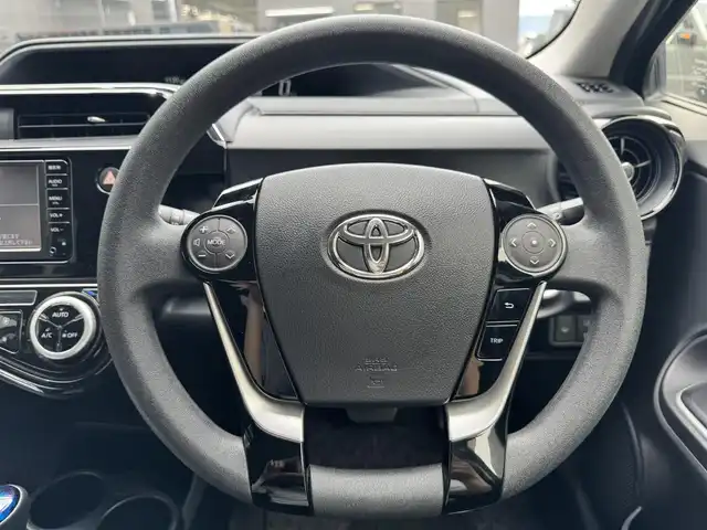 トヨタ アクア S 滋賀県 2017(平29)年 5.4万km クリアエメラルドパールクリスタルシャイン スマートエントリーパッケージ/純正SDナビ/・NSCP-W64/・CD/Bluetooth/AUX/ワンセグ/セーフティセンス/横滑り防止/衝突軽減ブレーキ/レーンキープアシスト/電動格納ウィンカーミラー/ステアスイッチ/オートエアコン/Wエアバック/ABS/プッシュスタート/スマートキー/リアスポイラー/シャークアンテナ