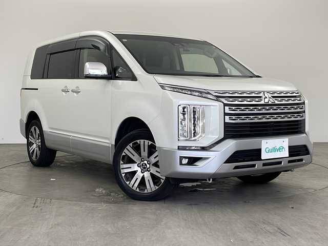 三菱 デリカＤ：５ P 兵庫県 2019(令1)年 4万km ウォームホワイトパール ・４WD/・e-Assist/・衝突被害軽減ブレーキシステム/・車線逸脱警報システム/・レーダークルーズコントロールシステム/・オートマチックハイビーム/・誤発進抑制機能（前進時）/・後側方車両検知警報システム（レーンチェンジアシスト機能付）/・後退時交差車両検知警報システム/・エマージェンシーストップシグナルシステム/・純正10.1型ナビ＆フルセグ＆BT＆DVD/・フリップダウンモニター/・マルチアラウンドモニター/・ETC/・スマートキー/・プッシュスタート/・両側パワースライドドア/・ベットキット車載/・前後ドライブレコーダー/・シートヒーター/・マルチLEDヘッドライト（ハイ／ロービーム、光軸自動調整機構付）/・LEDポジションランプ /・LEDフォグランプ/・ステアリングヒーター/・運転席＆助手席SRSエアバッグ/・SRSカーテンエアバッグ、運転席SRSニーエアバッグ