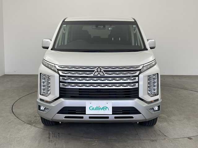 三菱 デリカＤ：５ P 兵庫県 2019(令1)年 4万km ウォームホワイトパール ・４WD/・e-Assist/・衝突被害軽減ブレーキシステム/・車線逸脱警報システム/・レーダークルーズコントロールシステム/・オートマチックハイビーム/・誤発進抑制機能（前進時）/・後側方車両検知警報システム（レーンチェンジアシスト機能付）/・後退時交差車両検知警報システム/・エマージェンシーストップシグナルシステム/・純正10.1型ナビ＆フルセグ＆BT＆DVD/・フリップダウンモニター/・マルチアラウンドモニター/・ETC/・スマートキー/・プッシュスタート/・両側パワースライドドア/・ベットキット車載/・前後ドライブレコーダー/・シートヒーター/・マルチLEDヘッドライト（ハイ／ロービーム、光軸自動調整機構付）/・LEDポジションランプ /・LEDフォグランプ/・ステアリングヒーター/・運転席＆助手席SRSエアバッグ/・SRSカーテンエアバッグ、運転席SRSニーエアバッグ