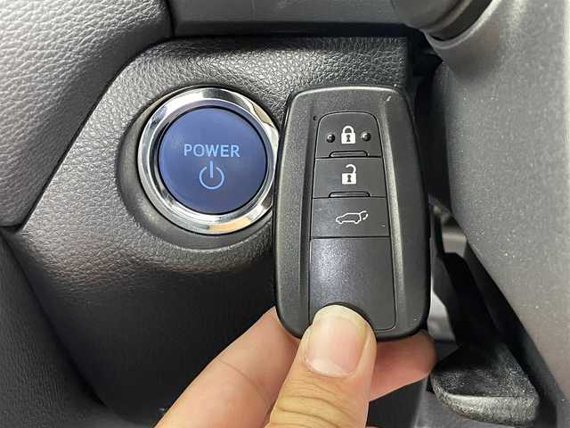トヨタ ＲＡＶ４ ハイブリットG 群馬県 2021(令3)年 3.5万km ホワイトパールクリスタルシャイン 純正9インチディスプレイオーディオ/・AM/FM/USB/Bluetooth/AppleCarPlay/AndroidAuto/フルセグTV/パノラミックビューモニター/パワーバックドア/トヨタセーフティセンス/・プリクラッシュセーフティシステム/・レーントレーシングアシスト/・アダプティブハイビームシステム/・レーダークルーズコントロール/ブラインドスポットモニター/パーキングサポートブレーキ(前後静止物/後方接近車両)/先行車発進告知機能/前席シートヒーター/ステアリングヒーター/運転席パワーシート/メモリー機能付き