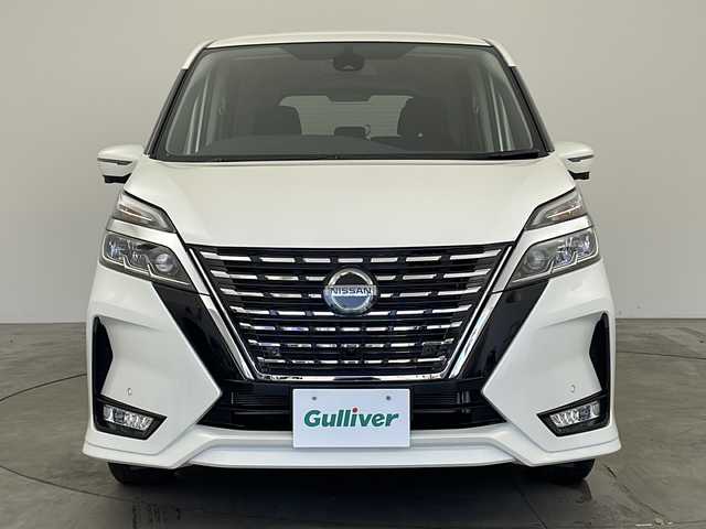 日産 セレナ ハイウェイスター 兵庫県 2019(令1)年 2.3万km ブリリアントホワイトパール ・純正メモリナビ（MJ119D-W）/　Bluetoothオーディオ/　CD/DVD再生/　AUX接続/　フルセグテレビ/・アラウンドビューモニター/・クルーズコントロール/・エマージェンシーブレーキ/・車線逸脱警報/・車線逸脱防止支援/・ブラインドスポットモニター/・ふらつき警報/・クリアランスソナー/・三列シート/・ウォークスルー/・純正フロアマット/・両側パワースライドドア/・革巻きステアリング/・ステアリングリモコン/・純正16インチアルミホイール/・ABS/・横滑り防止機能/・前後コーナーセンサー/・盗難防止装置/・オートライト/・LEDヘッドライト/・アイドリングストップ/・W＋サイドエアバック/・カーテンエアバック/・スマートキー/・Wオートエアコン/・取扱説明書
